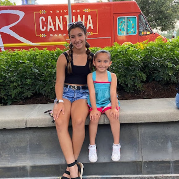 Profile Picture of Aymara Leal (@2027aleal) on Poshmark