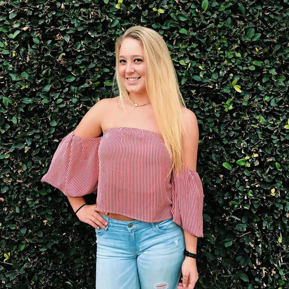 Profile Picture of Becky Hacke (@beckyhacke) on Poshmark