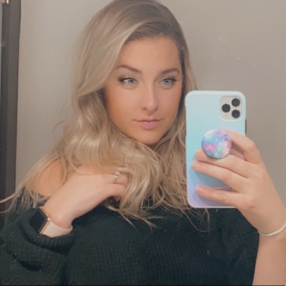 Profile Picture of Shaylah Jacobs (@shaylahjacobs) on Poshmark