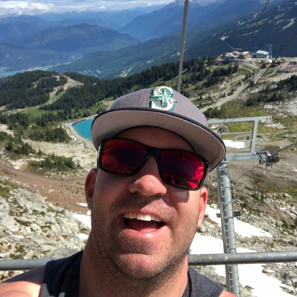 Profile Picture of Brian Fakkema (@brifakk) on Poshmark