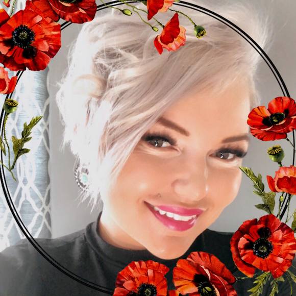 Profile Picture of Paige Polches (@paigepolches) on Poshmark