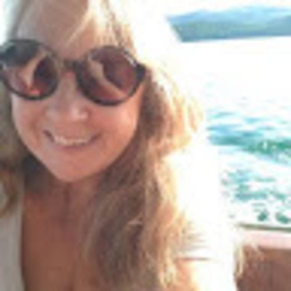 Profile Picture of Valerie Nash (@valerienash5818) on Poshmark