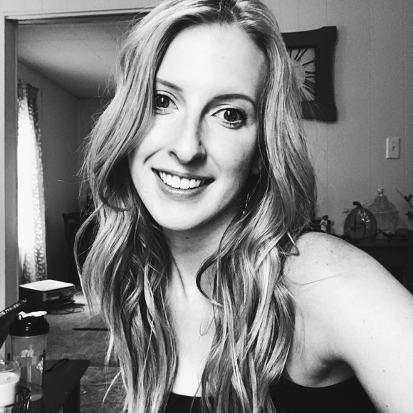 Profile Picture of Jen Lichtenthal (@jenmegan92) on Poshmark