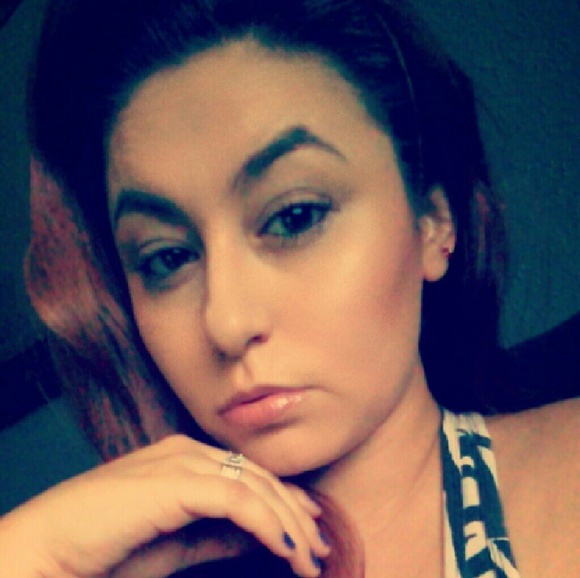 Profile Picture of Taylor Mccann (@taydeleon) on Poshmark