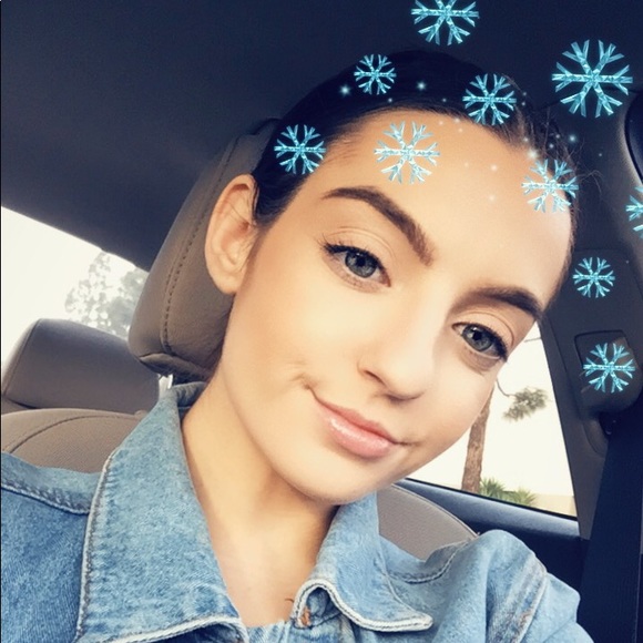 Profile Picture of Heidi Schneider (@hschneideee) on Poshmark