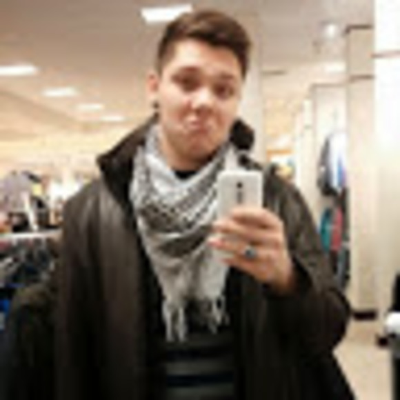 Profile Picture of James Schutter (@jamesaschutter) on Poshmark