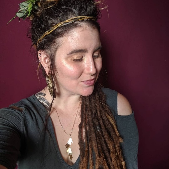 Profile Picture of Amanda Towsley (@witchandwillow) on Poshmark