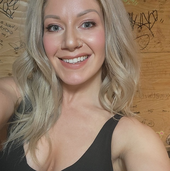 Profile Picture of Ardella Ridley (@ardella89) on Poshmark