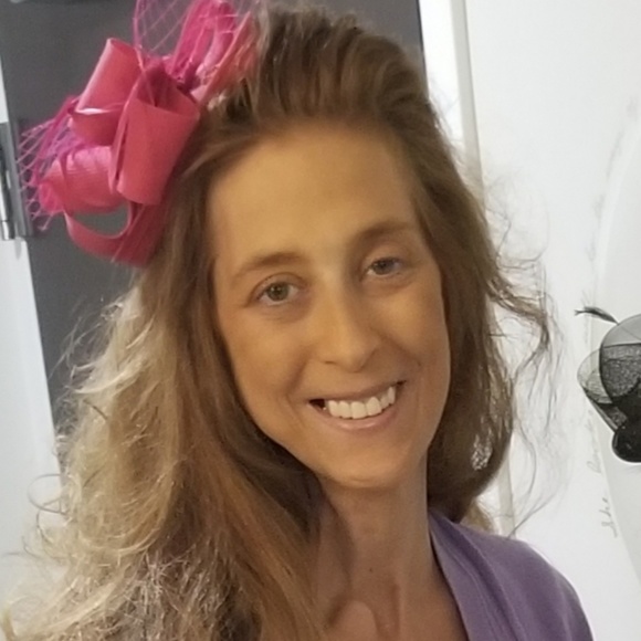 Profile Picture of Kathy Ensor (@kathyensor) on Poshmark