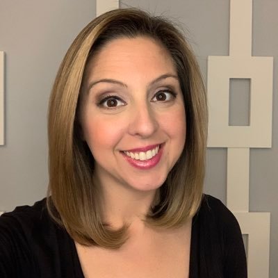 Profile Picture of Amanda Cox (@AmandaCoxFox46) on Twitter