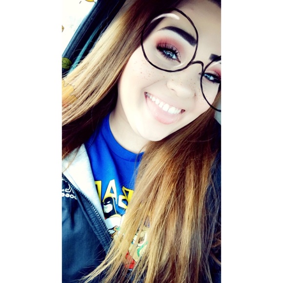 Profile Picture of Savannah Acompanado (@sacompanado) on Poshmark