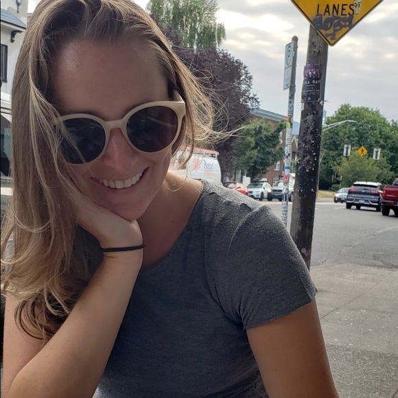 Profile Picture of Rachel Trindle (@racheltrindle) on Poshmark