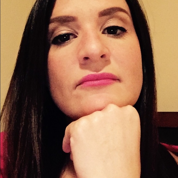 Profile Picture of Andee Hanchett (@ahanchett) on Poshmark