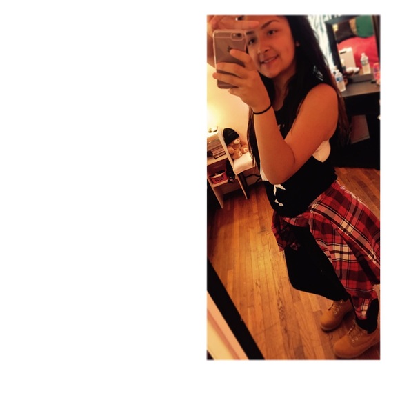 Profile Picture of Jimena Ledesma (@xjimenax) on Poshmark