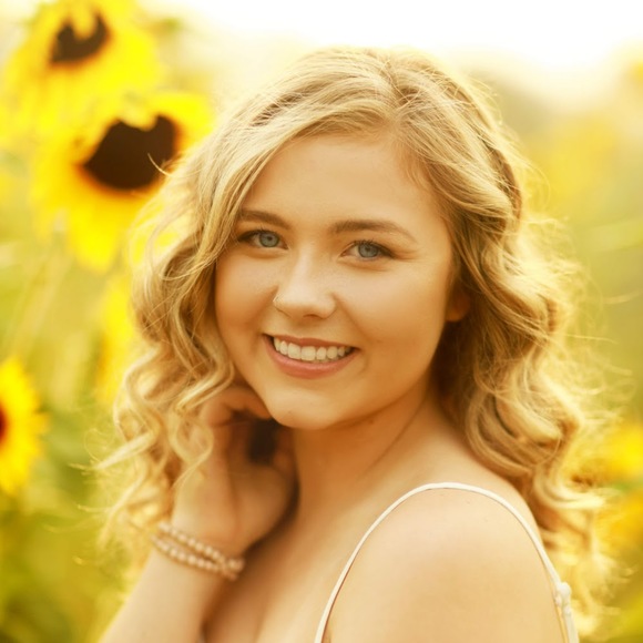 Profile Picture of Makayla Schmierer (@makschmierer) on Poshmark