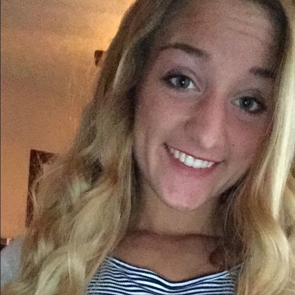 Profile Picture of Sami Newmister (@samicarol) on Poshmark