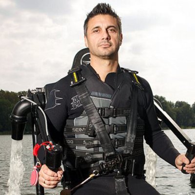 Profile Picture of James Constantinou (@JamesPoshPawn) on Twitter