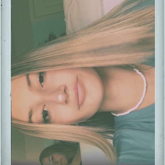 Profile Picture of Zoie Mehling (@_zoiealexis_) on Poshmark