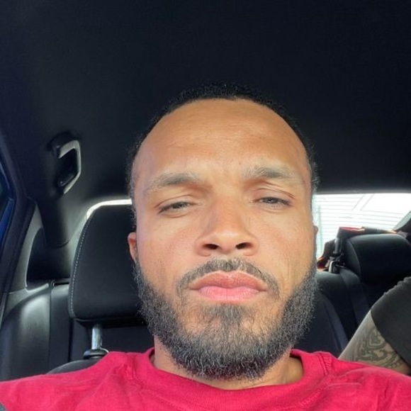 Profile Picture of Damien Turner (@damienturner12) on Poshmark