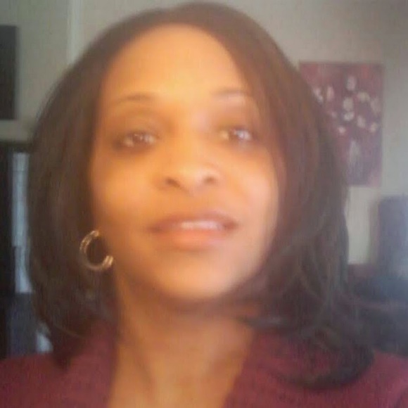 Profile Picture of Bernadine Dunn (@bernadinedunn) on Poshmark