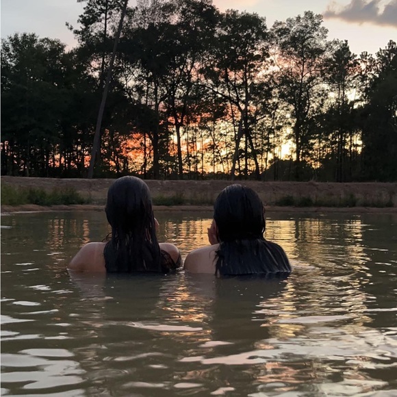 Profile Picture of Nayeli Guzman (@nvrnay) on Poshmark