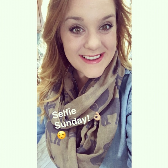 Profile Picture of Ashley Justice (@faithfry11) on Poshmark