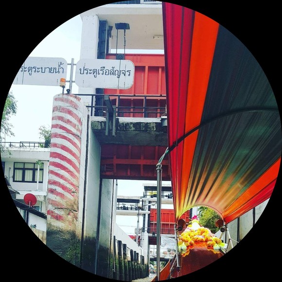 Profile Picture of Chanti M (@chantii_) on Poshmark