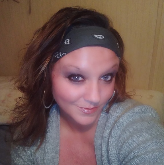 Profile Picture of Crystal Martin (@crystalmarti398) on Poshmark
