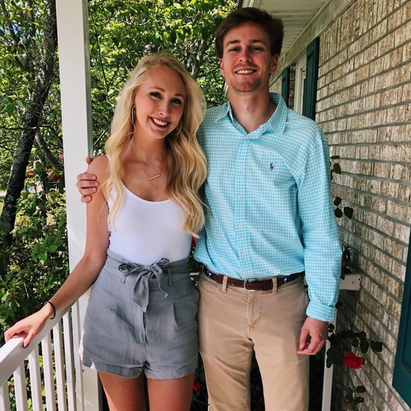Profile Picture of Hannah Swinbank (@hannah_swinbank) on Poshmark