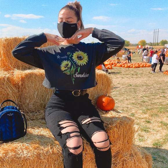 Itzel Castro - Poshmark Profile Picture of Itzel Castro (@itzelcast04) on Poshmark