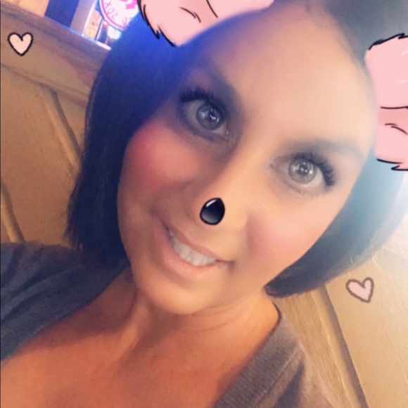Profile Picture of Gina Acquarulo (@nailartgina) on Poshmark