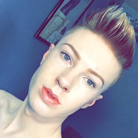 Profile Picture of Kenneth Hampston (@taz25set) on Poshmark