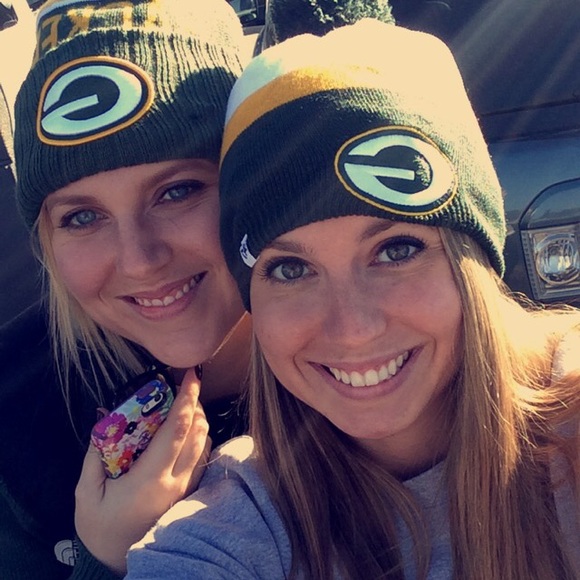 Meghan Leonardelli - Poshmark Profile Picture of Meghan Leonardelli (@meghanleon) on Poshmark