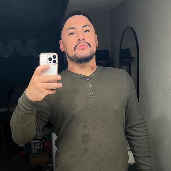 Profile Picture of Nicholas Insixiengmay (@insixiengmay99) on Poshmark