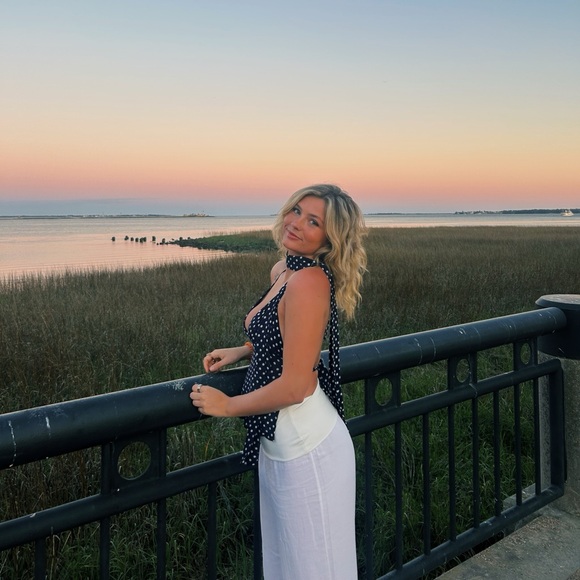 Profile Picture of Carson Beliakoff (@cbeliakoff) on Poshmark