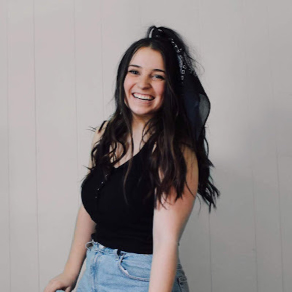 Profile Picture of Jo Lu (@jonioswald11) on Poshmark