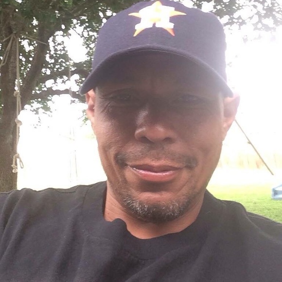 Profile Picture of Robert Cantu (@cantu713) on Poshmark