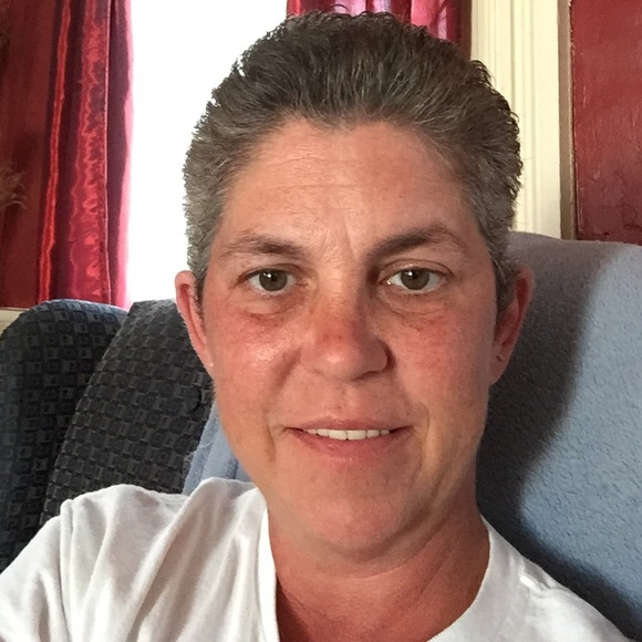 Profile Picture of Karen Woodworth (@karensw06) on Poshmark