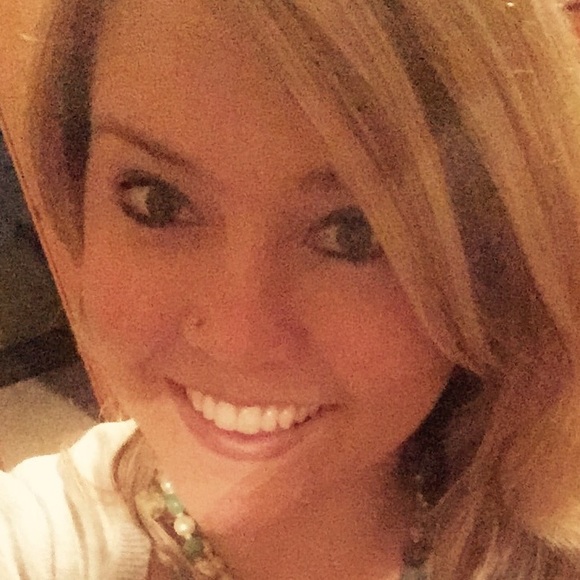 Ashley Haselow - Poshmark Profile Picture of Ashley Haselow (@misspearly13) on Poshmark