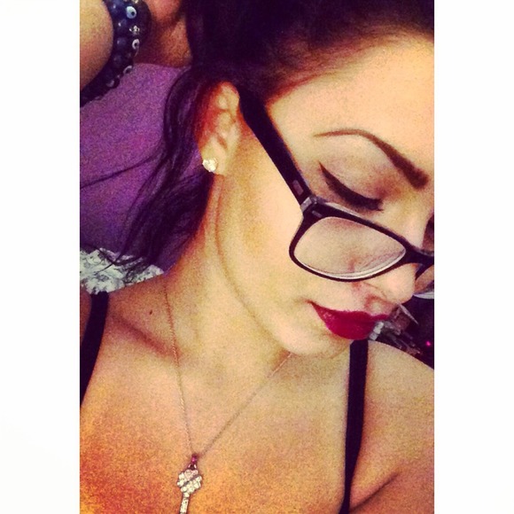 Profile Picture of Michelle Grinberg (@kiisa) on Poshmark