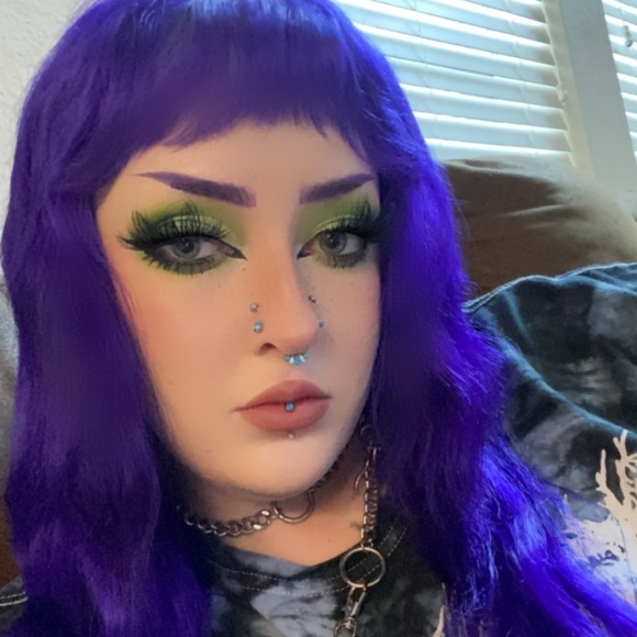 Profile Picture of Katelynn Goede (@graveflower111) on Poshmark