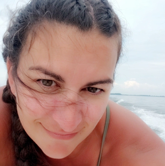 Profile Picture of Danielle Shoniker (@d_levac) on Poshmark