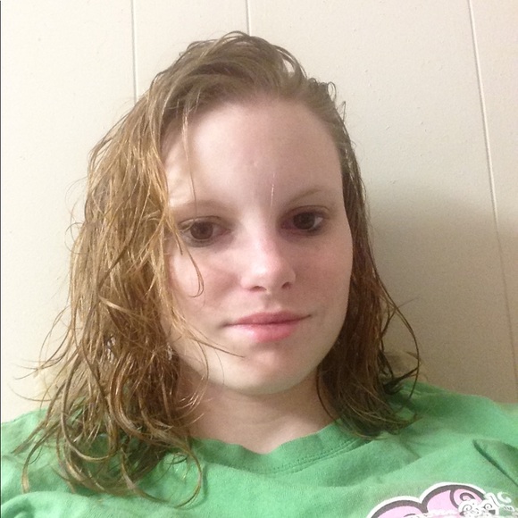 Profile Picture of Ashley Cronan (@ashleycronan22) on Poshmark