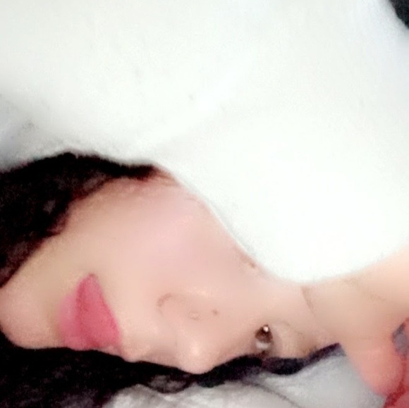 Profile Picture of Victoria Morin (@vickie251) on Poshmark