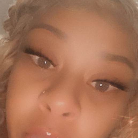 Profile Picture of Maxine Holliness (@mholliness) on Poshmark