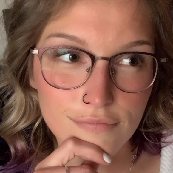Profile Picture of Sarah Sinclair (@sarahsinclai446) on Poshmark