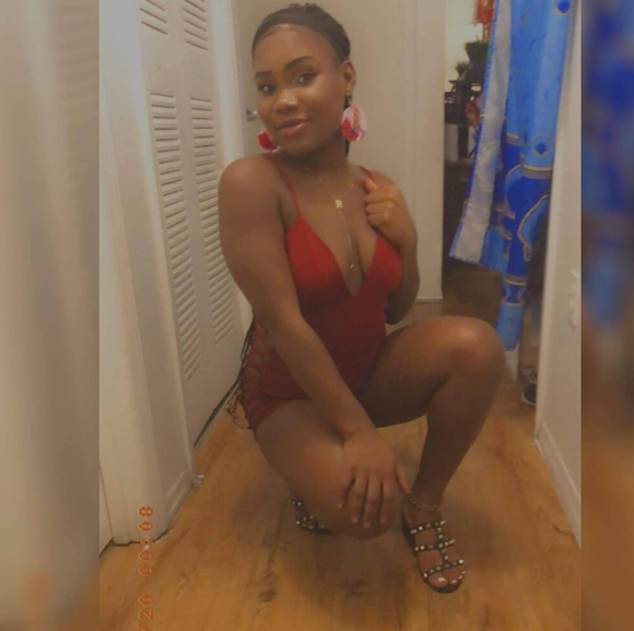 Profile Picture of Renelda Leger (@babydollswagg96) on Poshmark