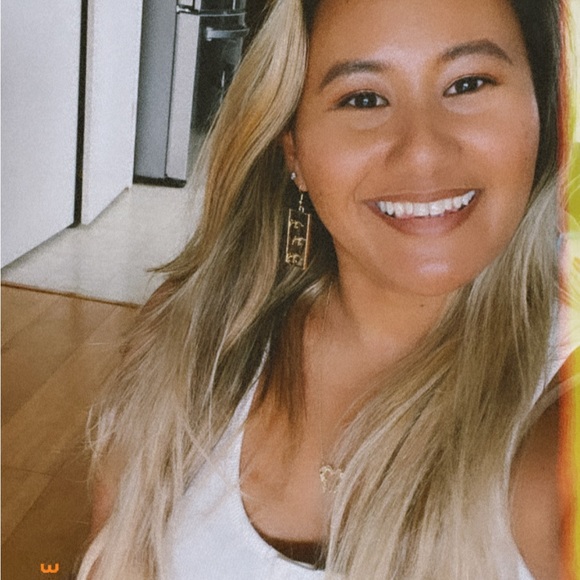 Profile Picture of Jadelynn Domondon (@jlehua651) on Poshmark