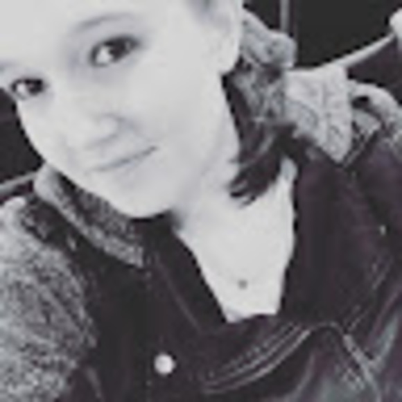 Profile Picture of Cristy Brusoe (@cbrusoe22) on Poshmark