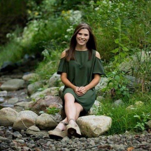 Profile Picture of Regan Chivers (@reganchivers) on Poshmark